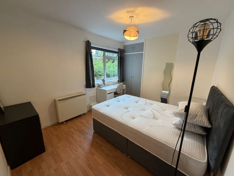 Room Wilmslow Road in Manchester