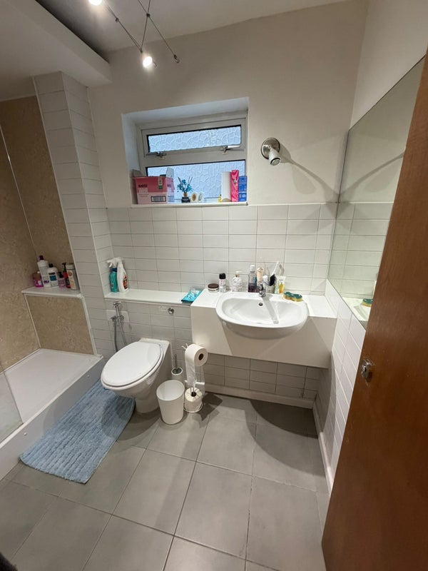 Room Wilmslow Road in Manchester