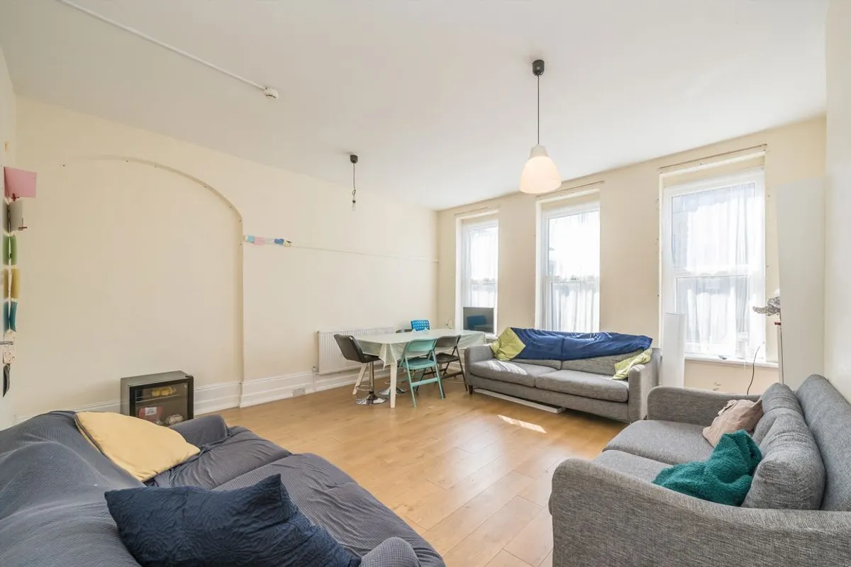 Flat Heath Road in Greater London