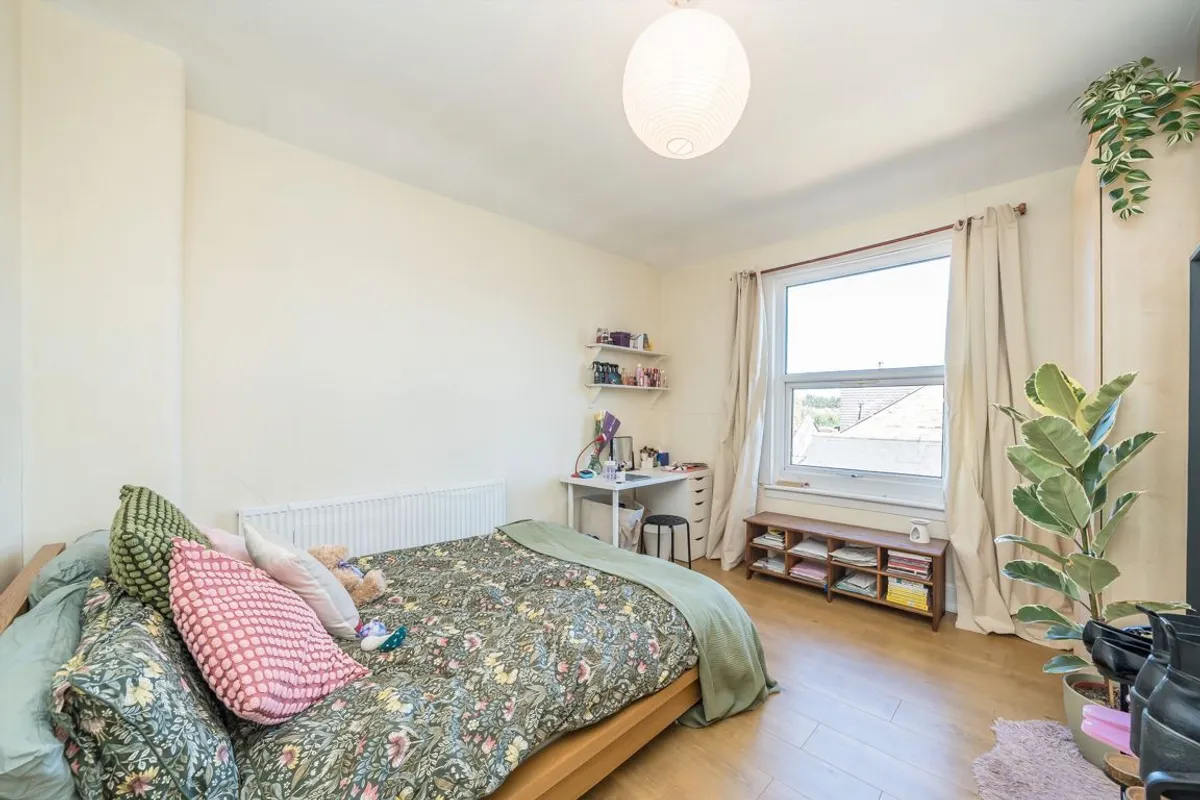 Flat Heath Road in Greater London