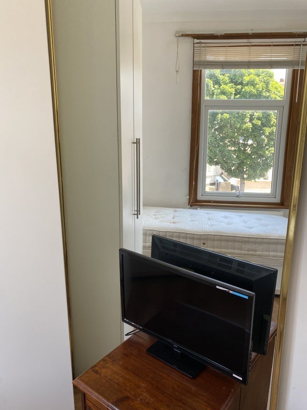 Room Grovelands Road in Greater London