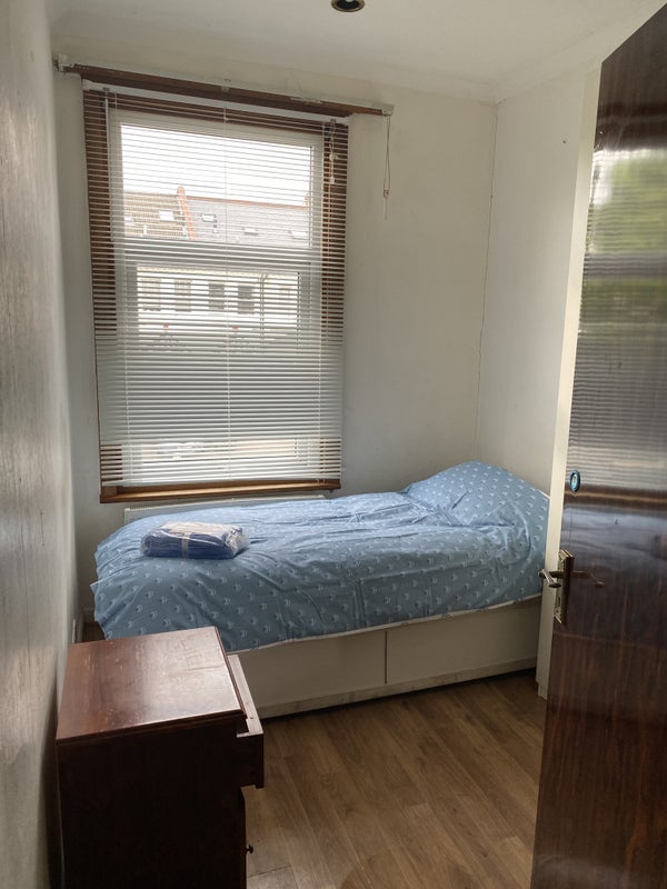 Room Grovelands Road in Greater London