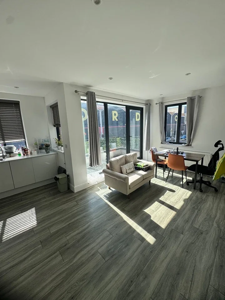 Flat Vicarage Road in Watford