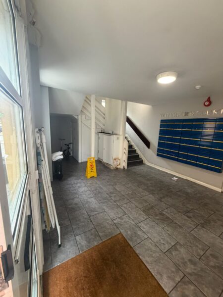 Flat Leeland Terrace in Greater London