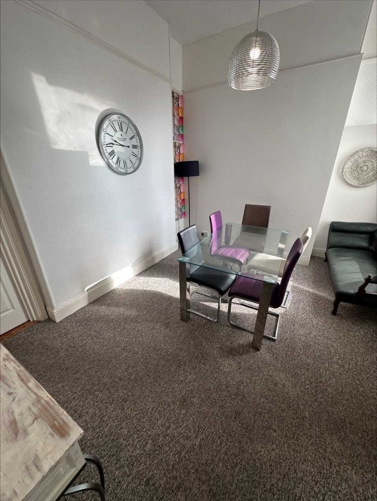 Room Sutherland Road in Plymouth