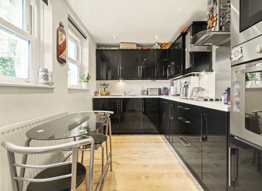 Flat Kings Road in Greater London