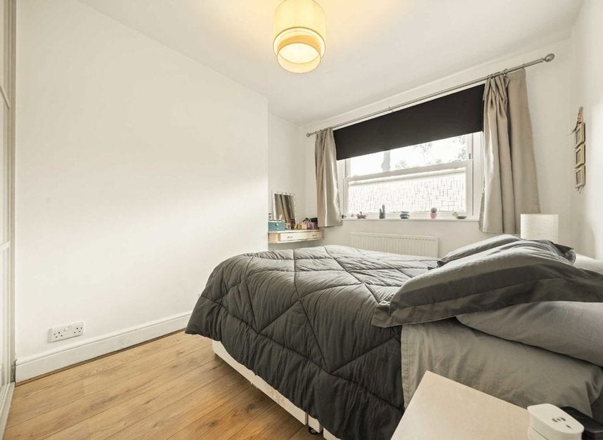 Flat Kings Road in Greater London