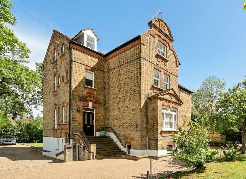 Flat Kings Road in Greater London