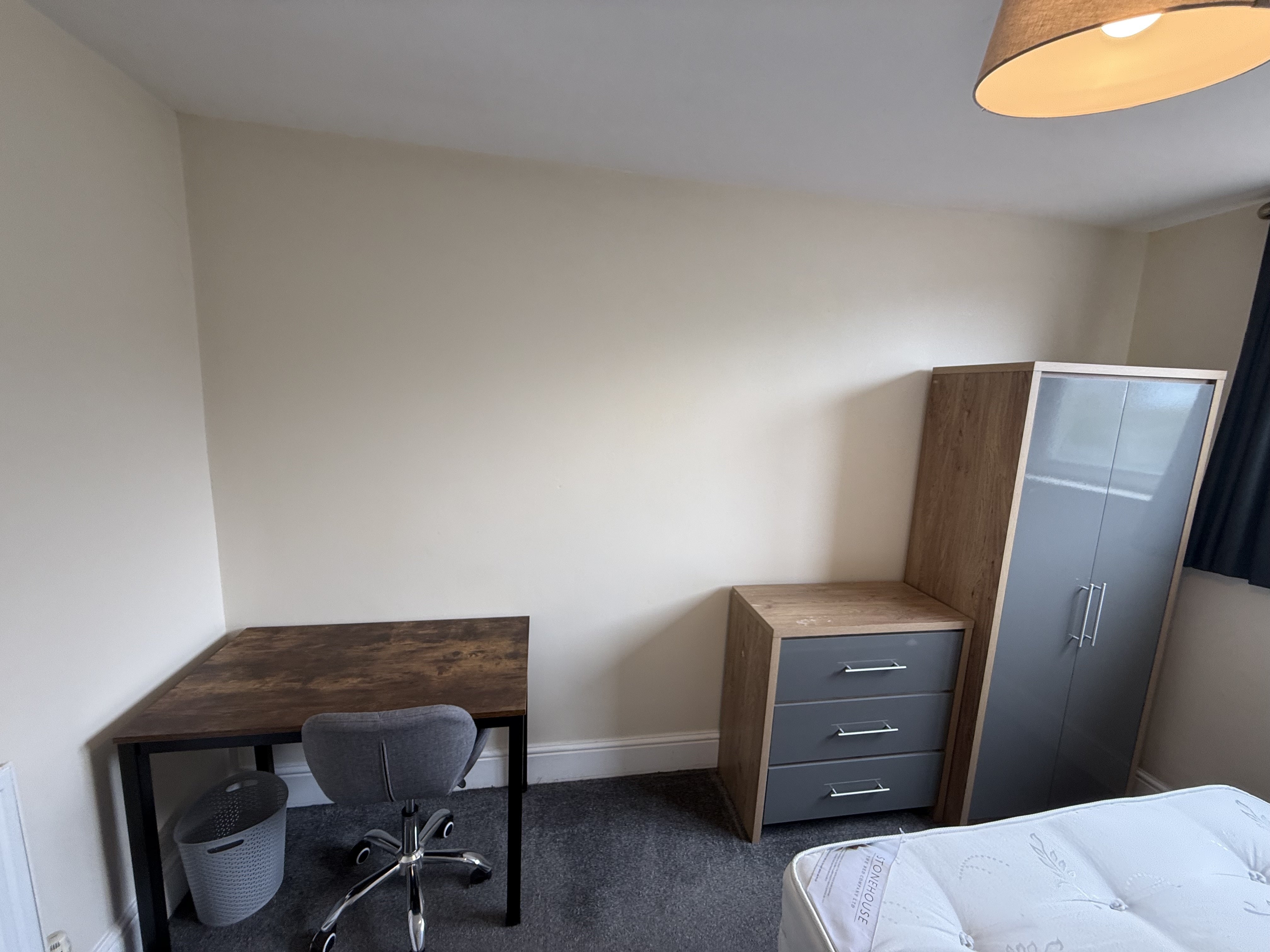 Room Cromwell Street in Swansea