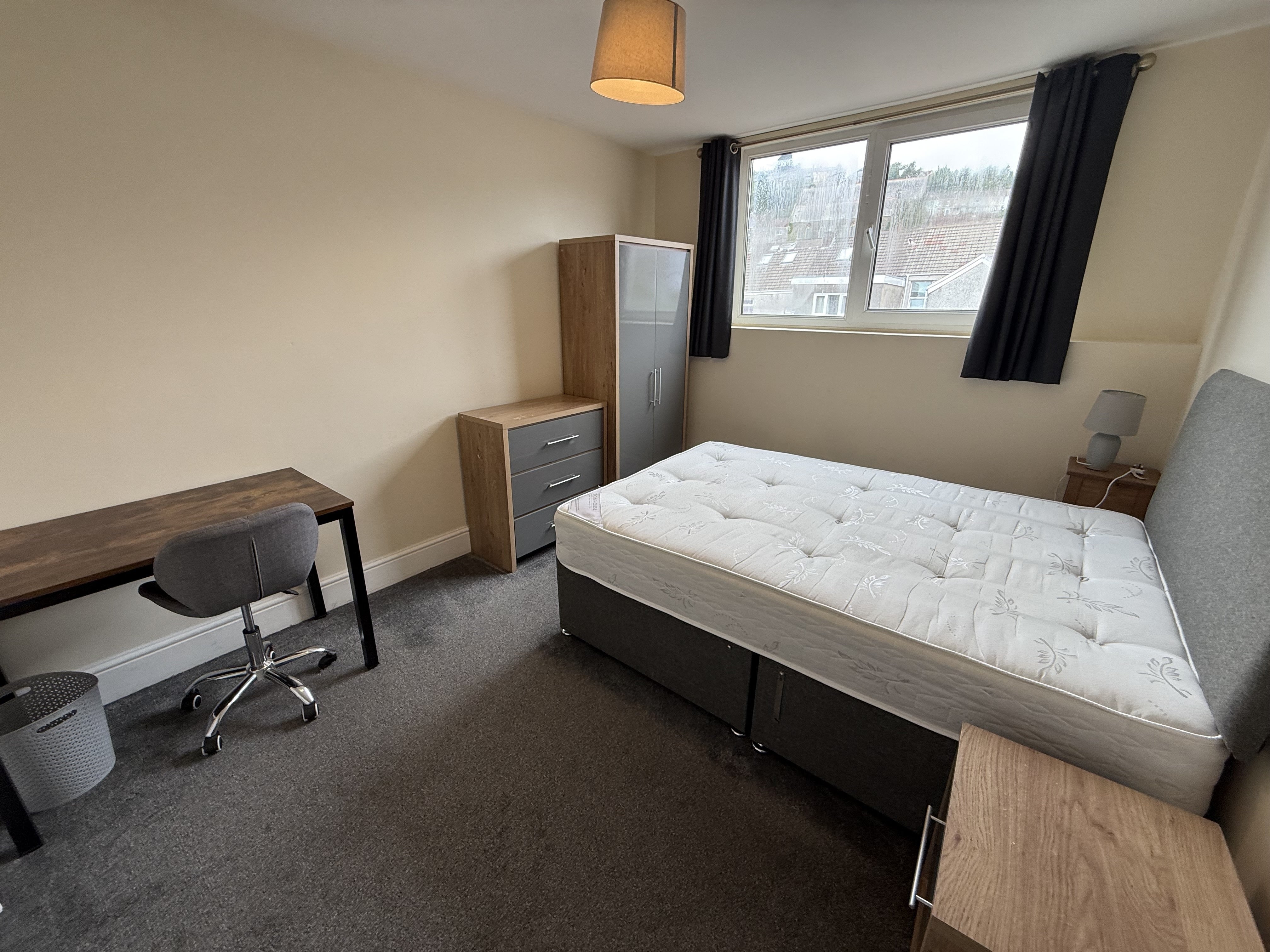 Room Cromwell Street in Swansea