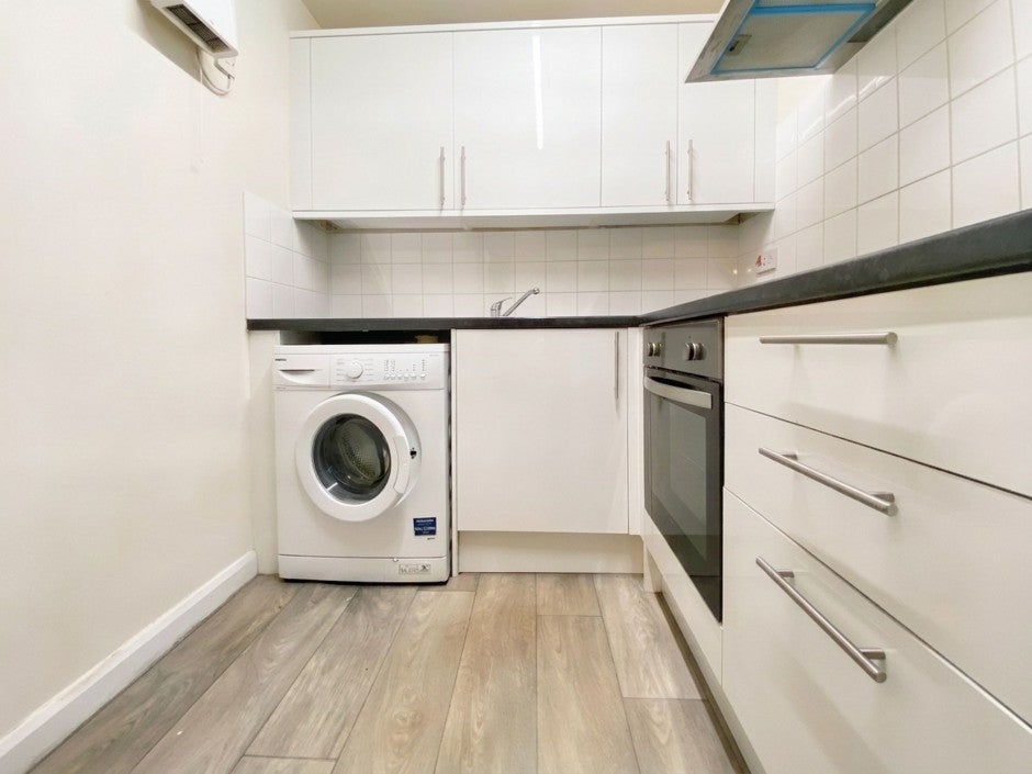 Flat Verona Close in Greater London