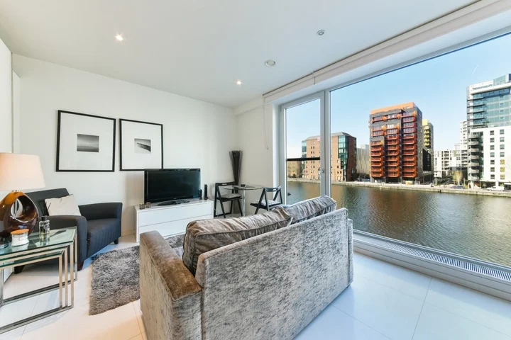 Flat Baltimore Wharf in Greater London