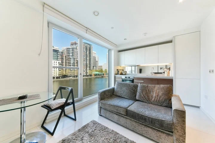Flat Baltimore Wharf in Greater London