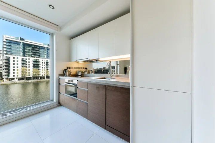 Flat Baltimore Wharf in Greater London