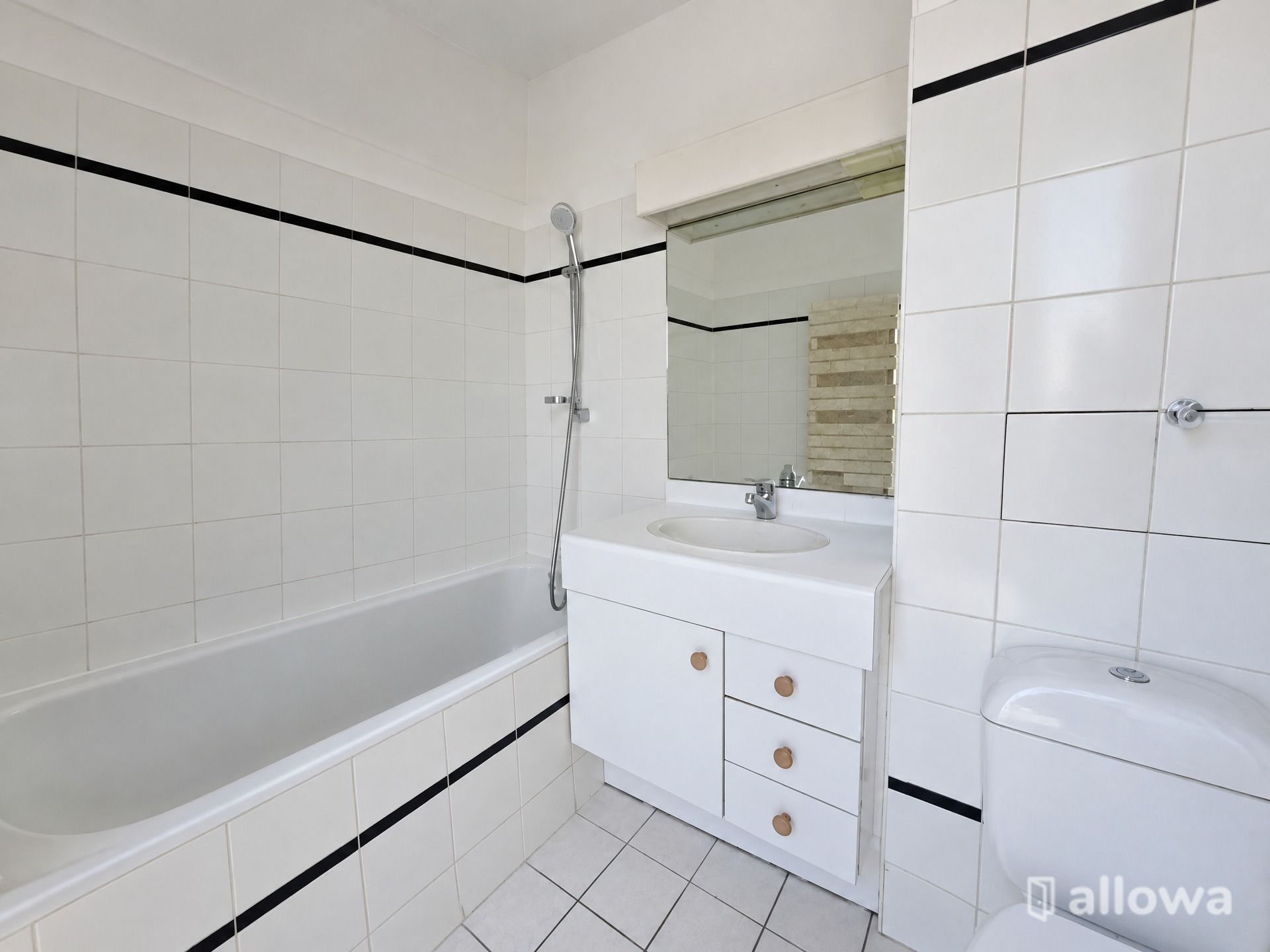 Flat Rue Mesnil in Paris