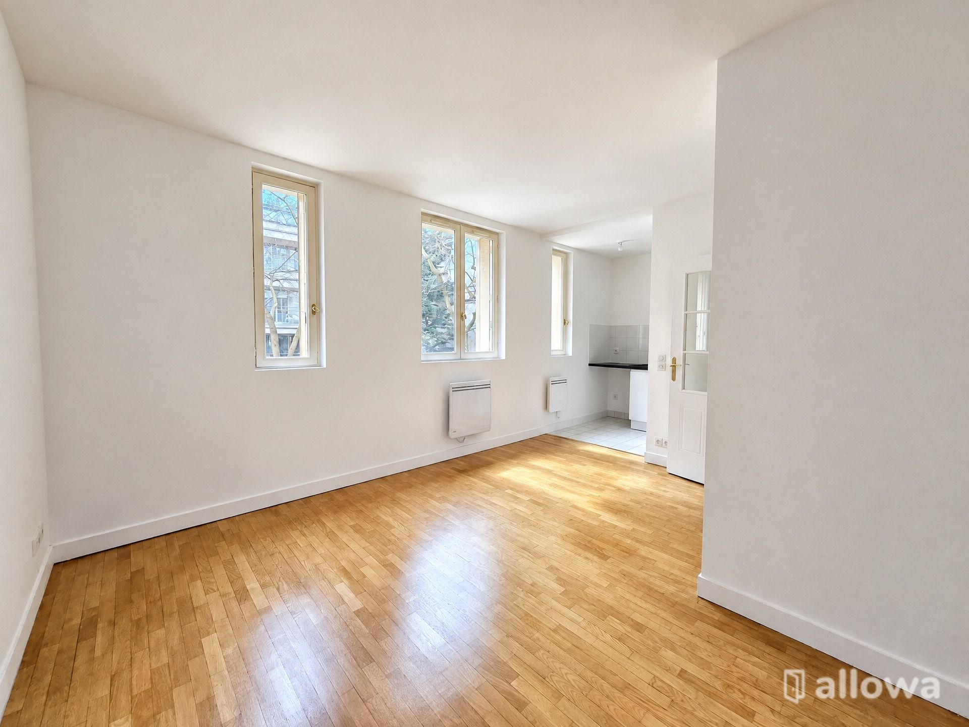 Flat Rue Mesnil in Paris