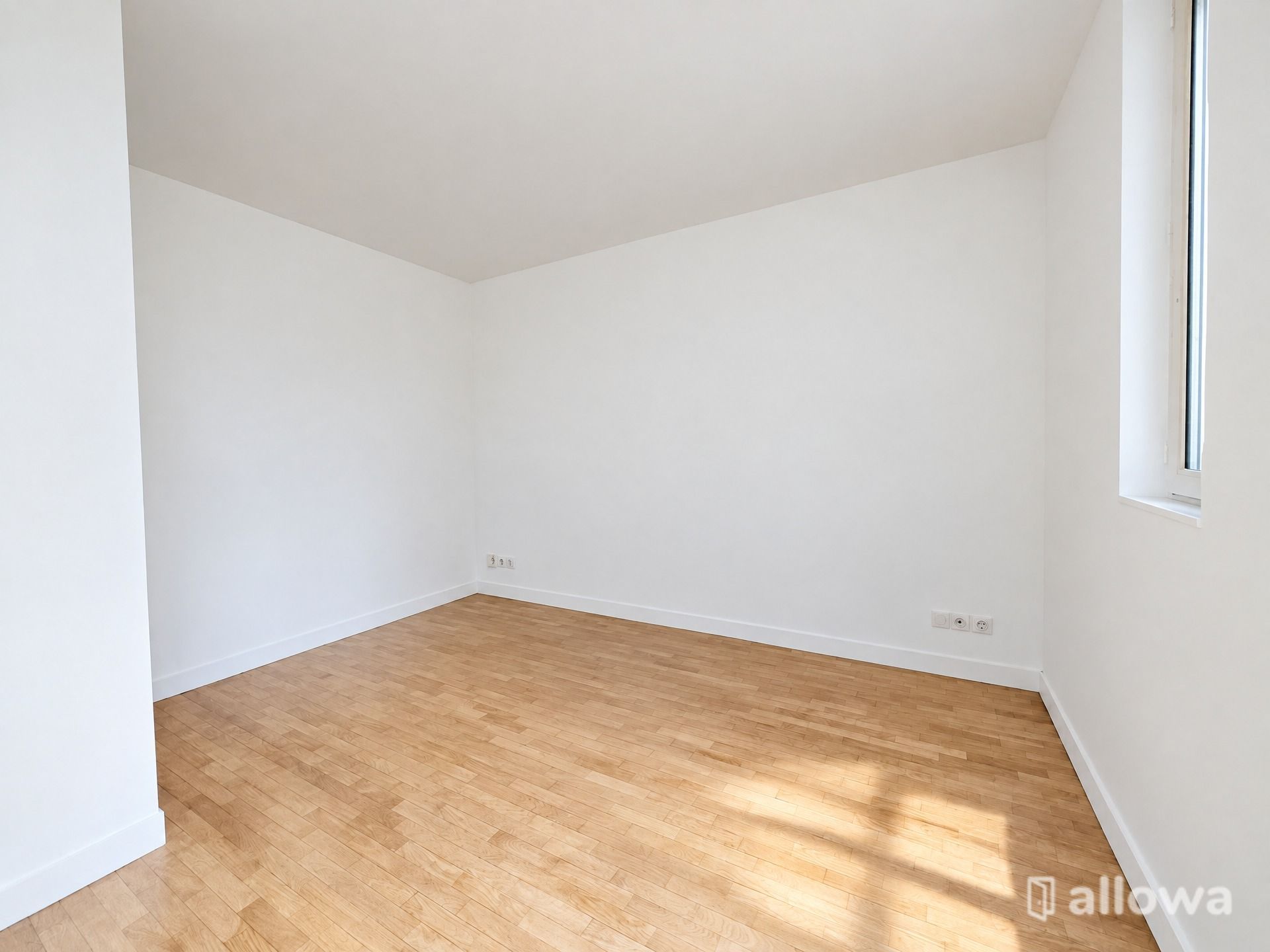 Flat Rue Mesnil in Paris