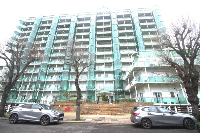 Flat Sydney Road in Greater London