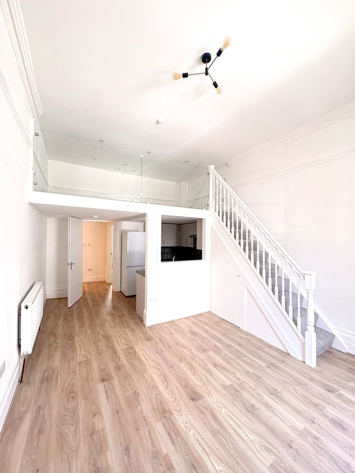 Flat Devonshire Terrace in City of Westminster