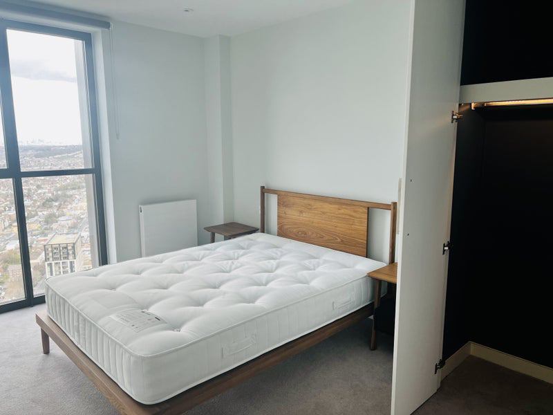 Room Wellesley Road in Greater London