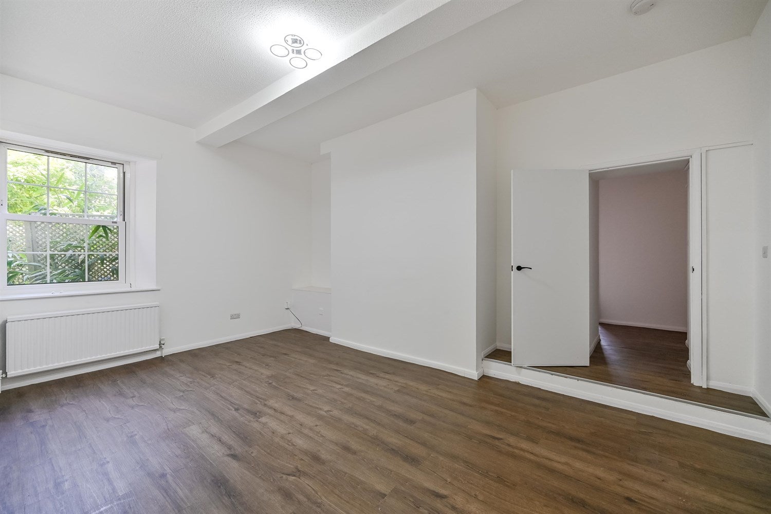 Flat Calcot Place in Holybrook