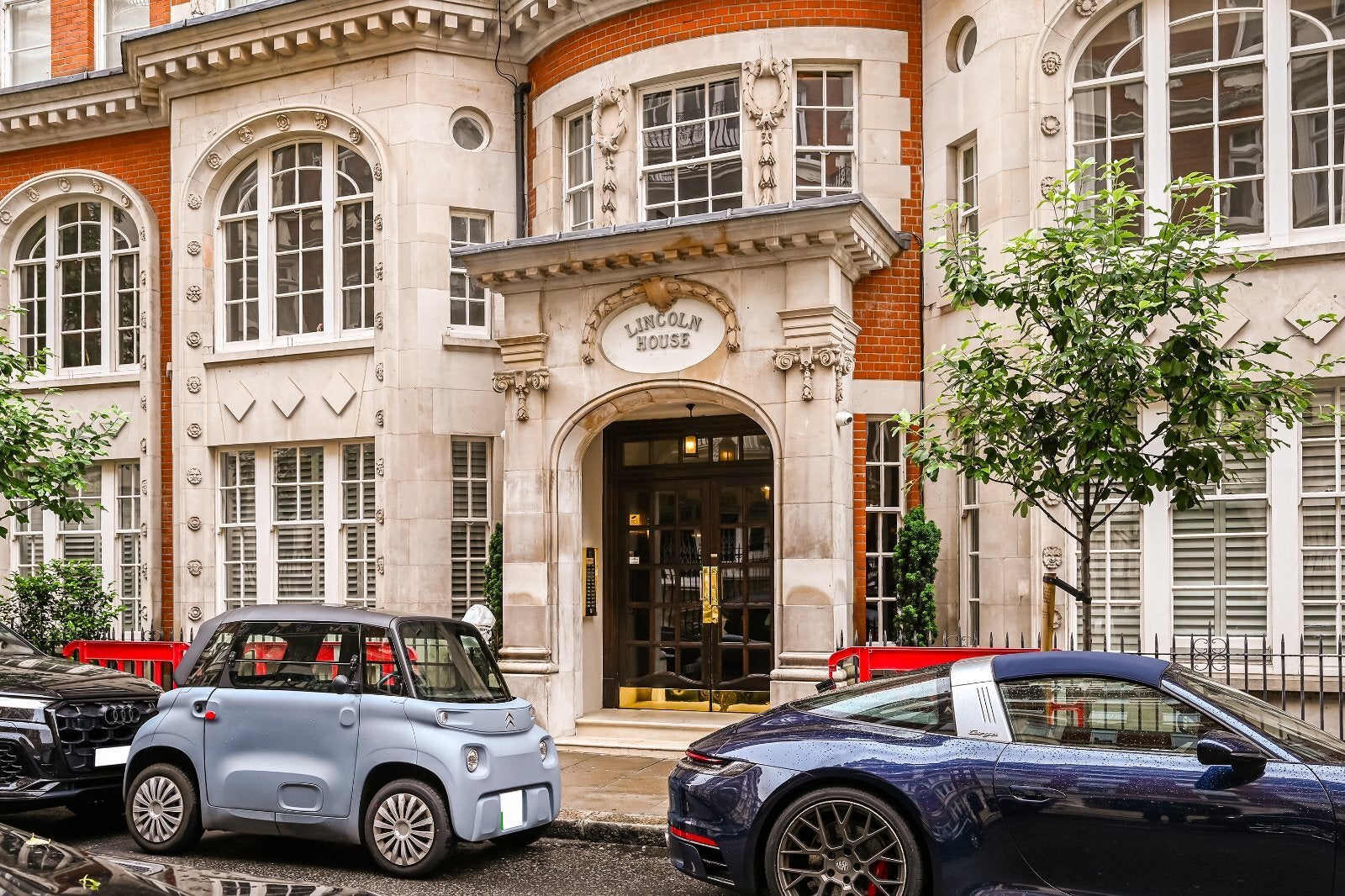 Flat Brompton Road in Greater London