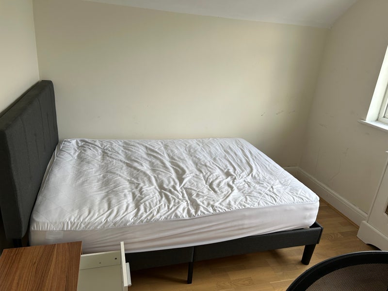 Room New Farm Avenue in Greater London