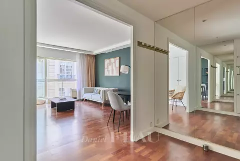 Appartement Rue de Berri à Paris