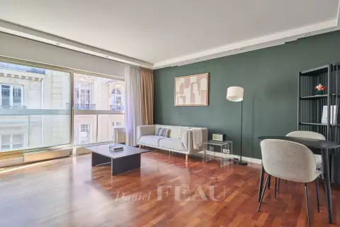 Appartement Rue de Berri à Paris