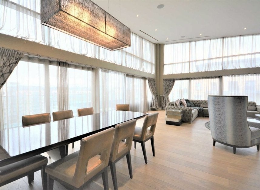 Flat Commander Avenue in Greater London