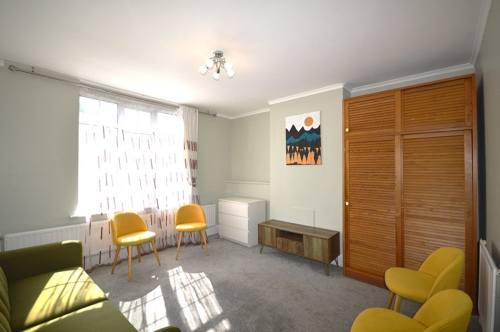 Flat Carlton Avenue East in Greater London
