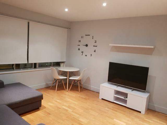 Flat Gatliff Road in City of Westminster