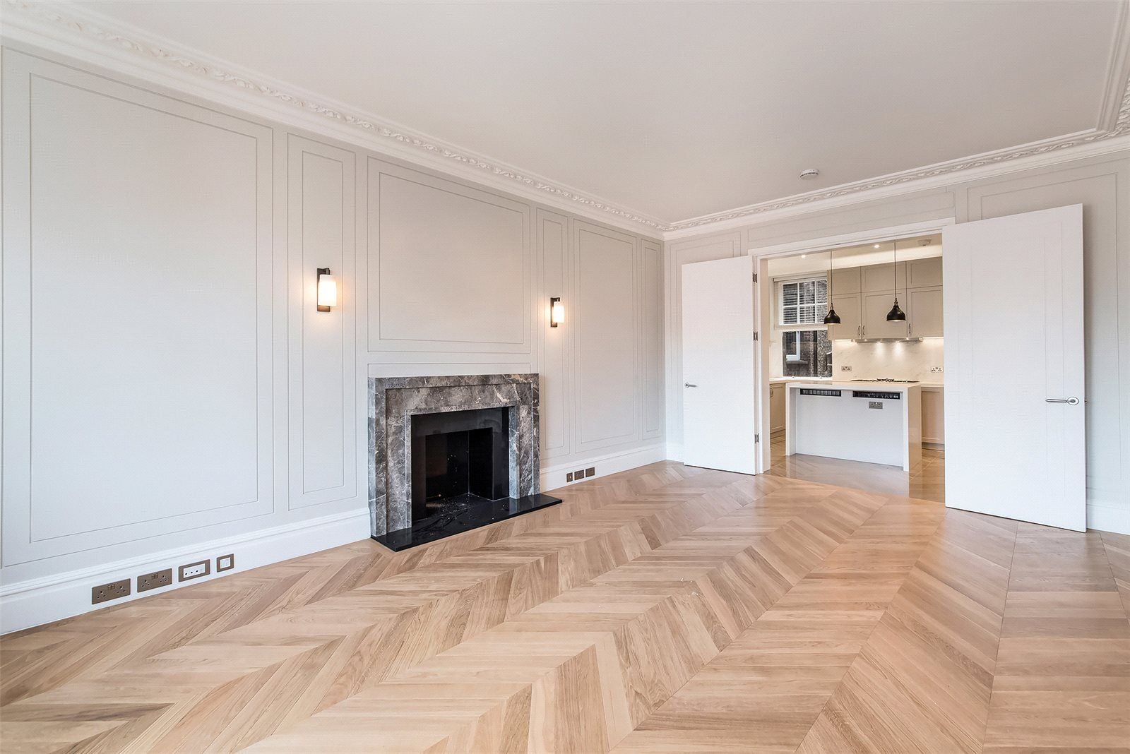 Flat Oakwood Court in Greater London