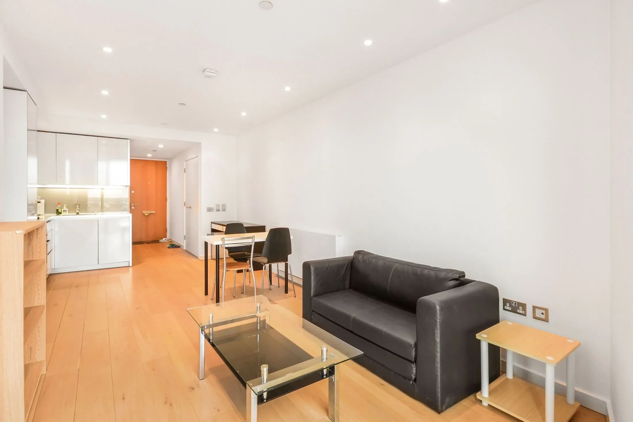 Flat Wollaston Close in Greater London