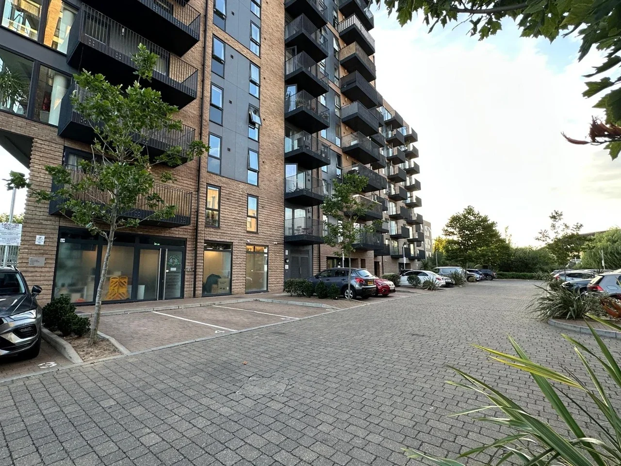 Flat Hampden Road in Greater London
