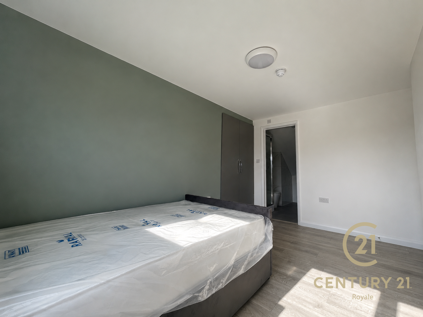 Room Surbiton Road in Greater London