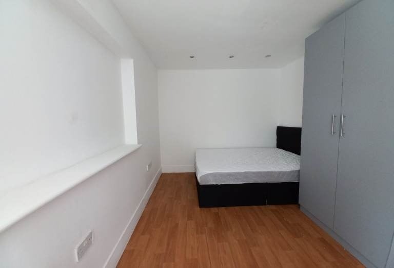 Room Eton Avenue in Greater London