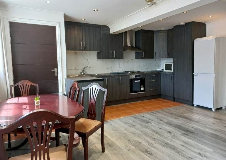 Room Eton Avenue in Greater London