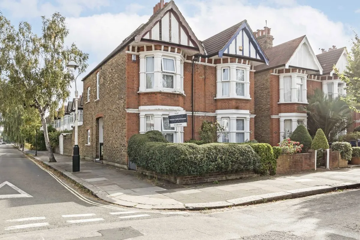 House Northcroft Road in Greater London