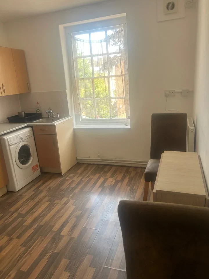 Room Penfold Street in City of Westminster