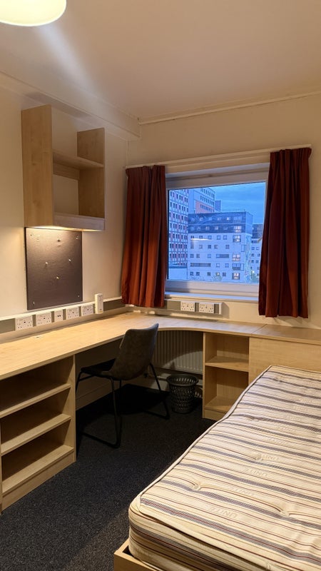 Room Heneage Street West in Birmingham