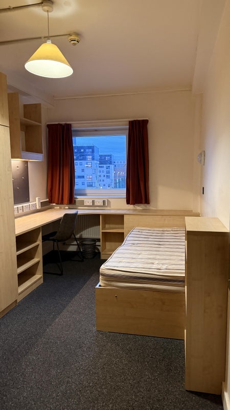 Room Heneage Street West in Birmingham