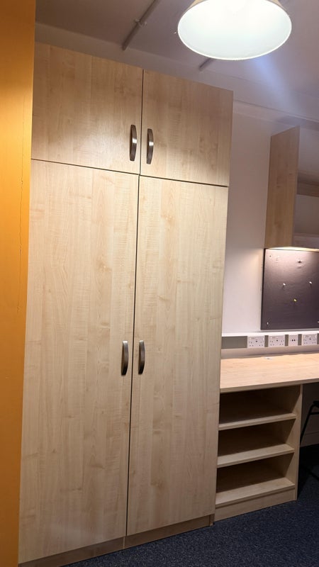 Room Heneage Street West in Birmingham