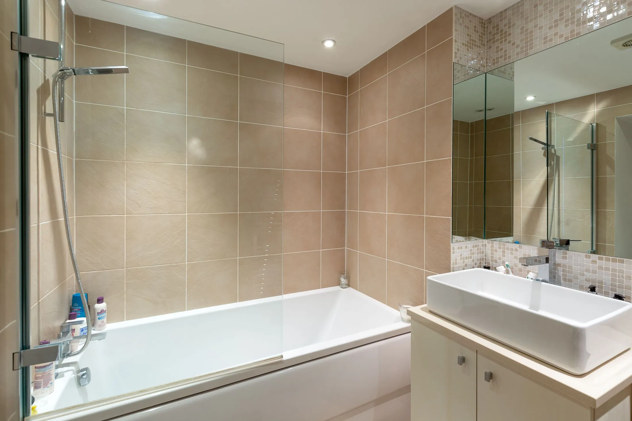 Flat Roland Gardens in Greater London