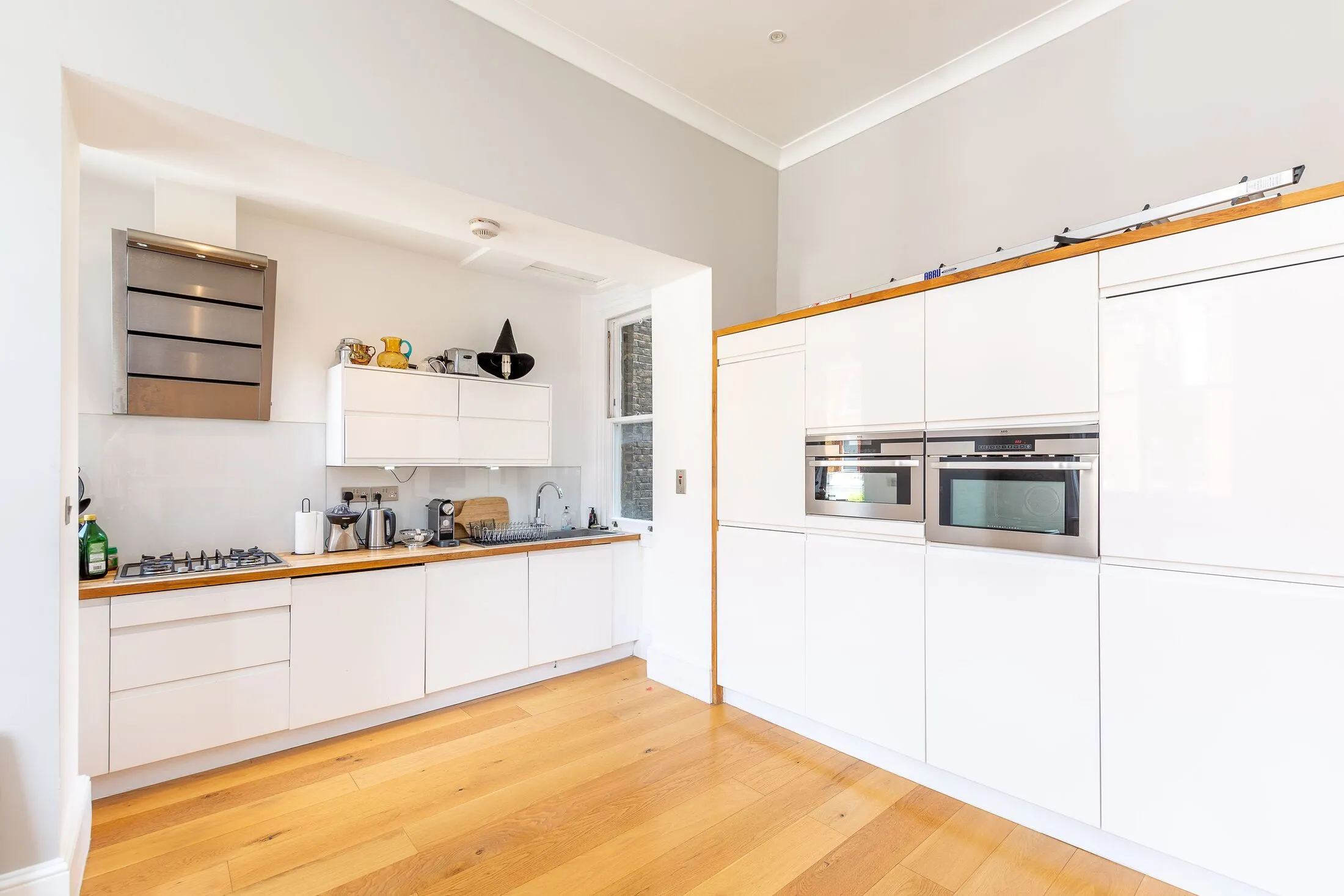 Flat Roland Gardens in Greater London