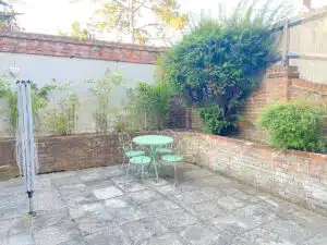 Flat Epsom Road in Guildford