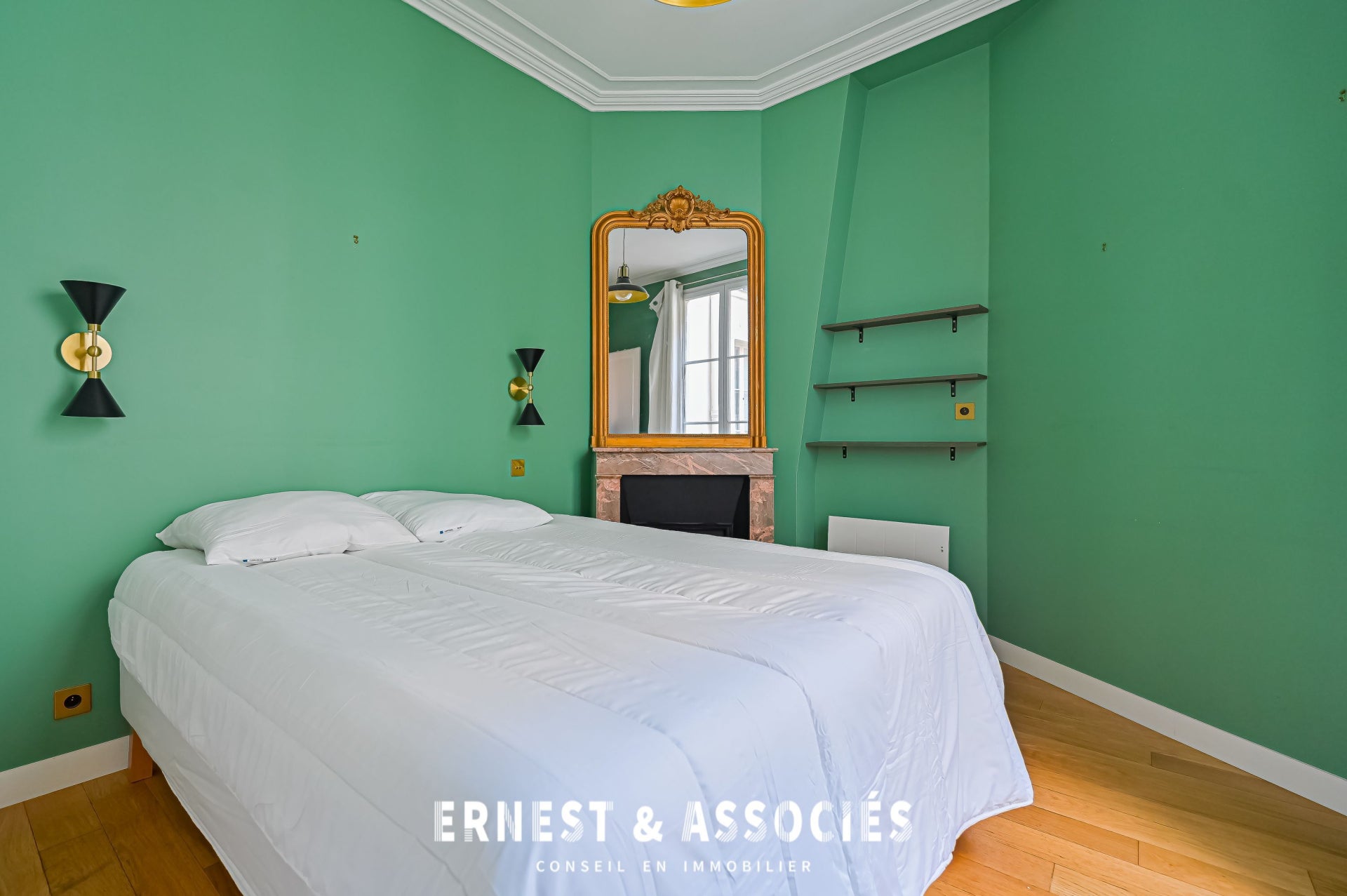 Flat Rue Saint-Vincent de Paul in Paris