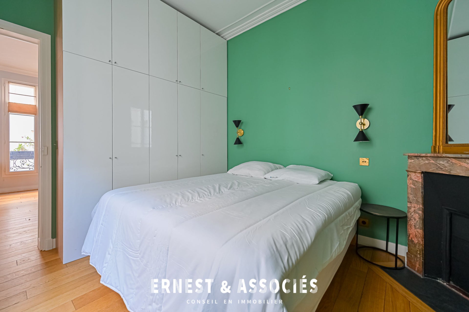 Flat Rue Saint-Vincent de Paul in Paris