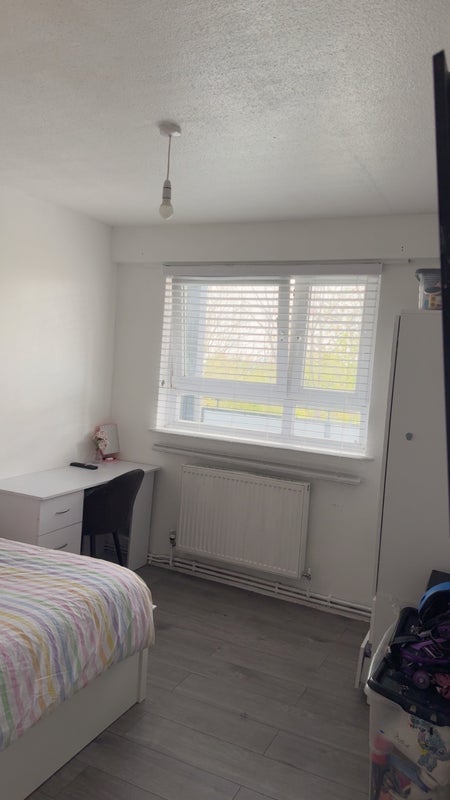 Room Tudor Road in Greater London