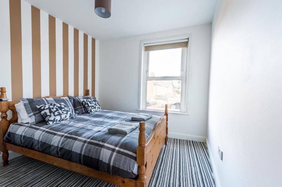 Room West End Road in Salisbury